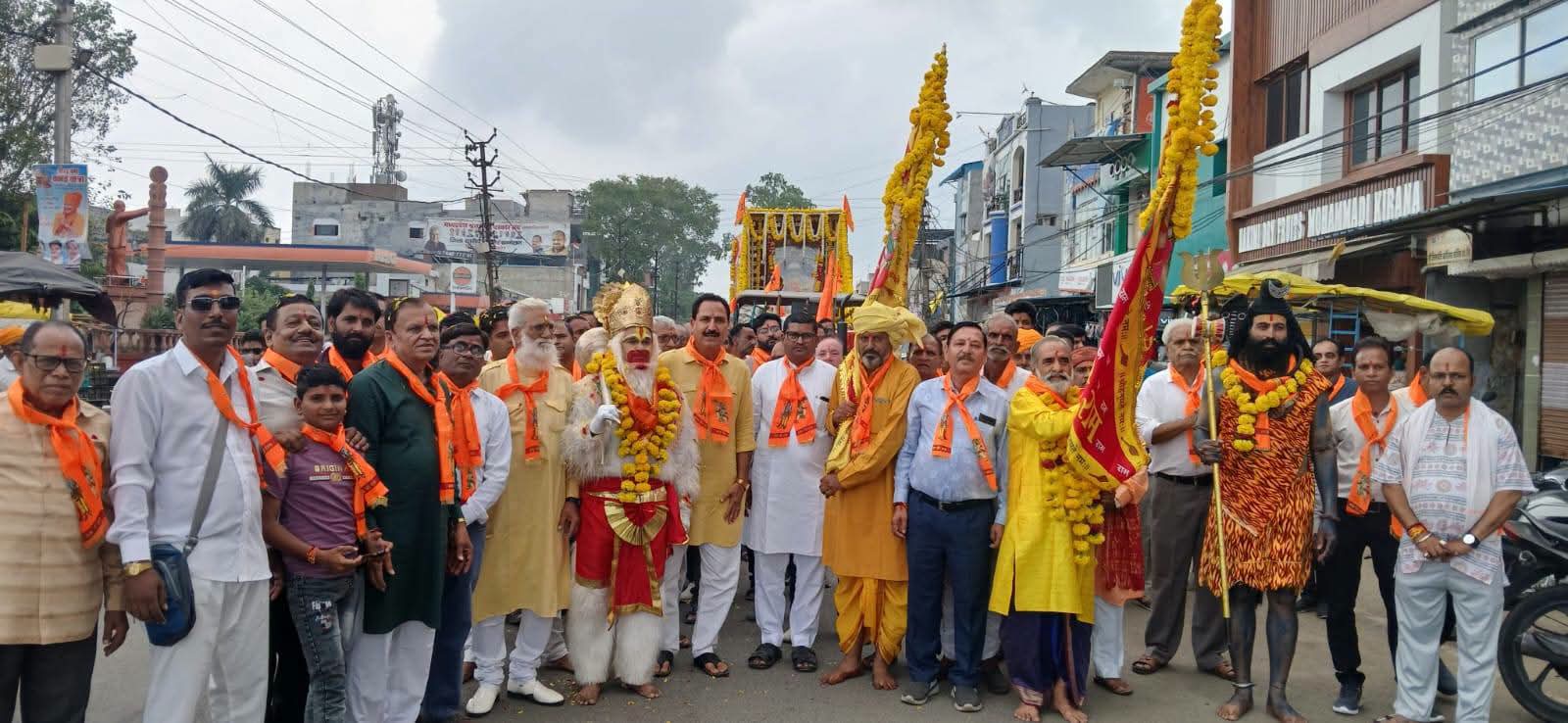 गणेश मंदिर में पूजन-अर्चन के बाद 100 किलोमीटर की होरी हनुमान पदयात्रा रवाना