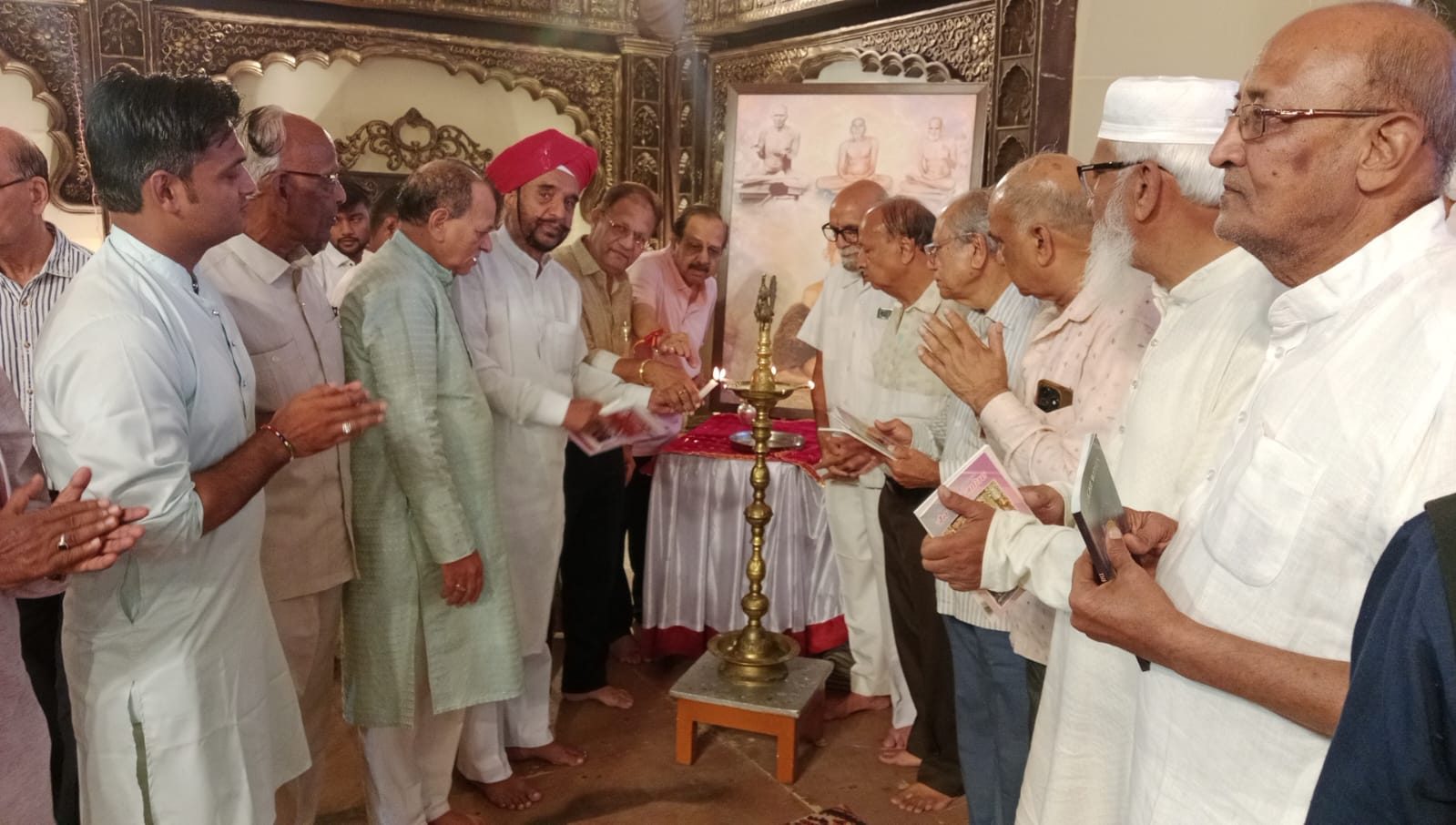 आचार्य सुनील सागर जी महाराज के सान्निध्य में मनाया कैलाश वेद साब का जन्मदिन