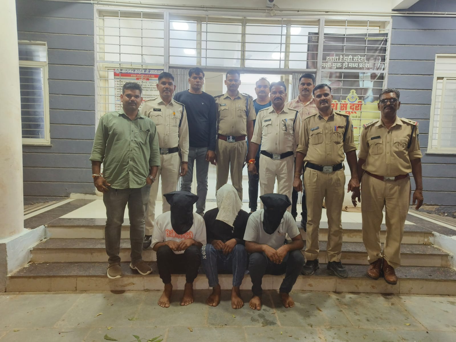 रतलाम में पुलिस की बड़ी सफलता: 48 घंटे में भैंस चोरी का खुलासा, 3 गिरफ्तार; चारों पशु बरामद