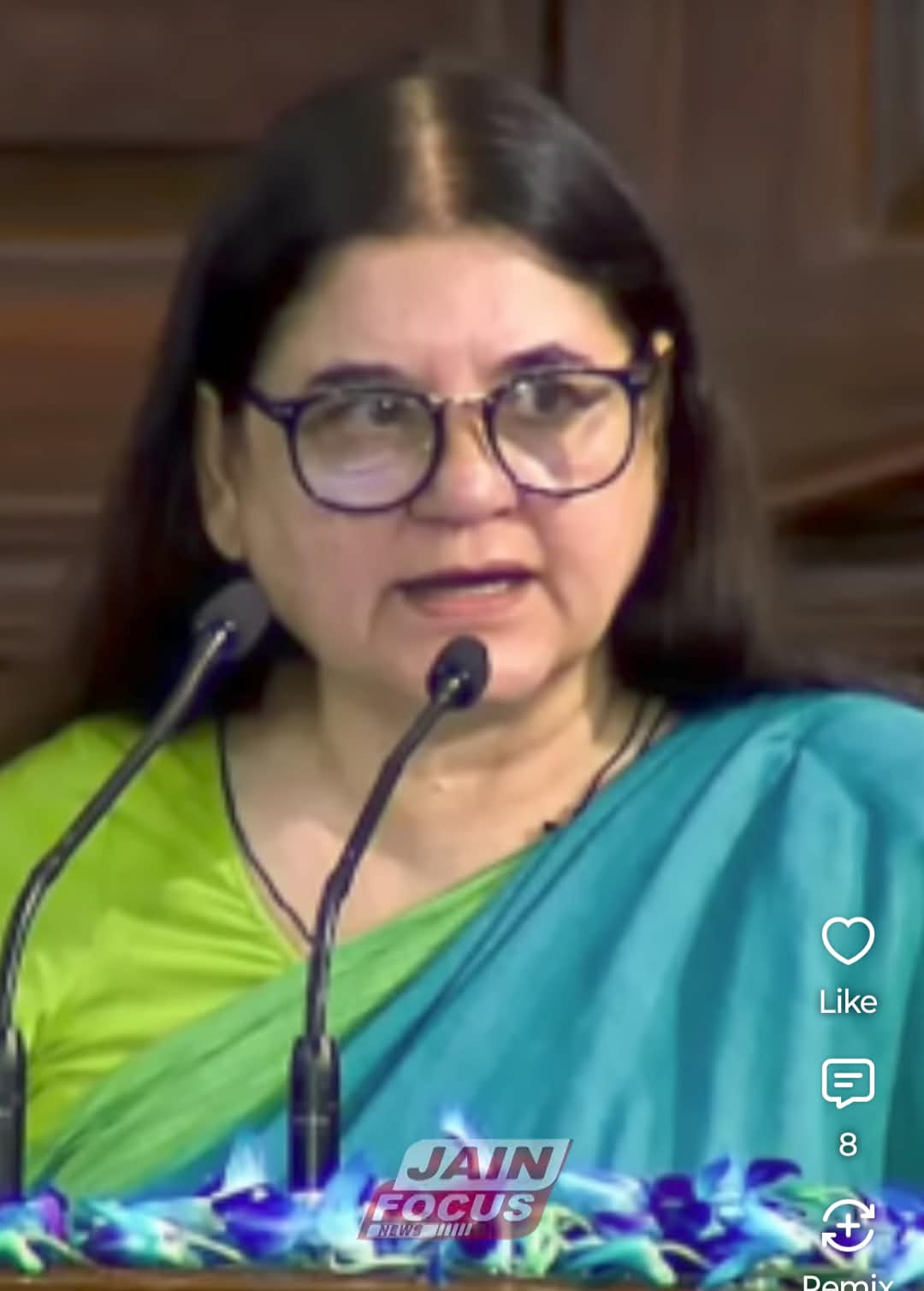 पिच्छी विवाद में मेनका गांधी की बढ़ीं मुश्किलें! पुणे कोर्ट से समन, 30 दिन में देना होगा जवाब