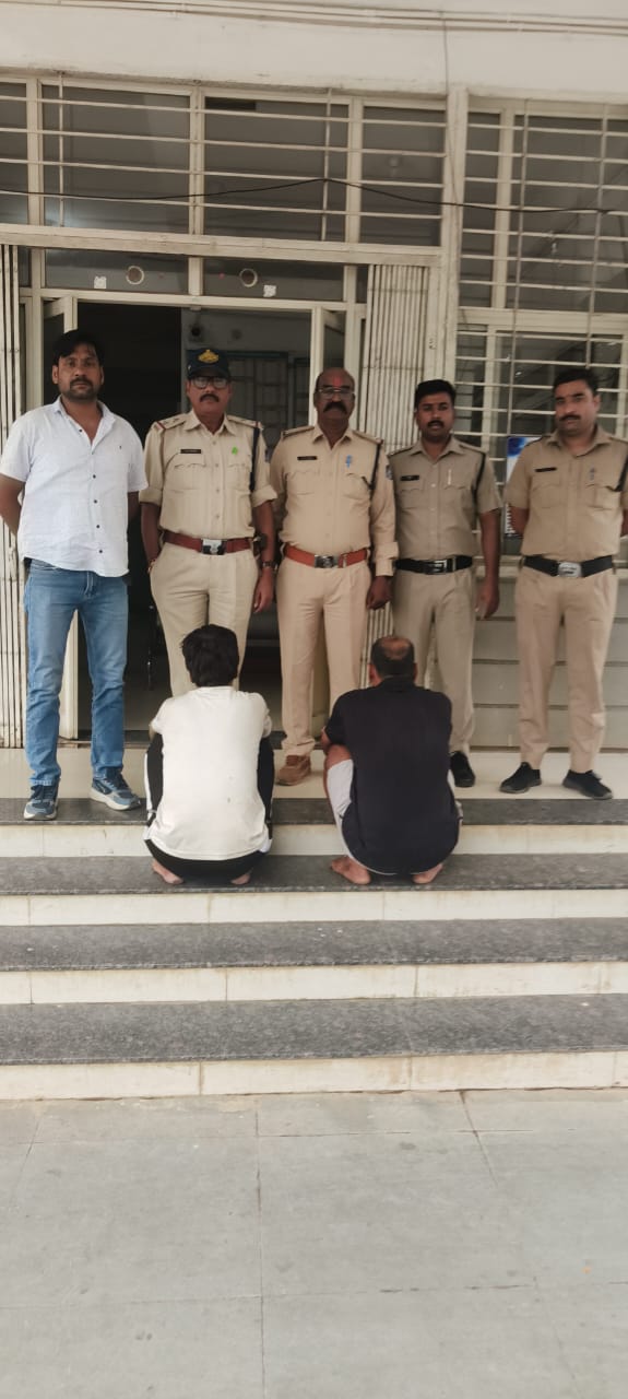 Neemuch : बुजुर्ग और कमजोर महिलाओं को बनाते थे निशाना, वारदात के बाद सुनसान रास्तों से भागते थे