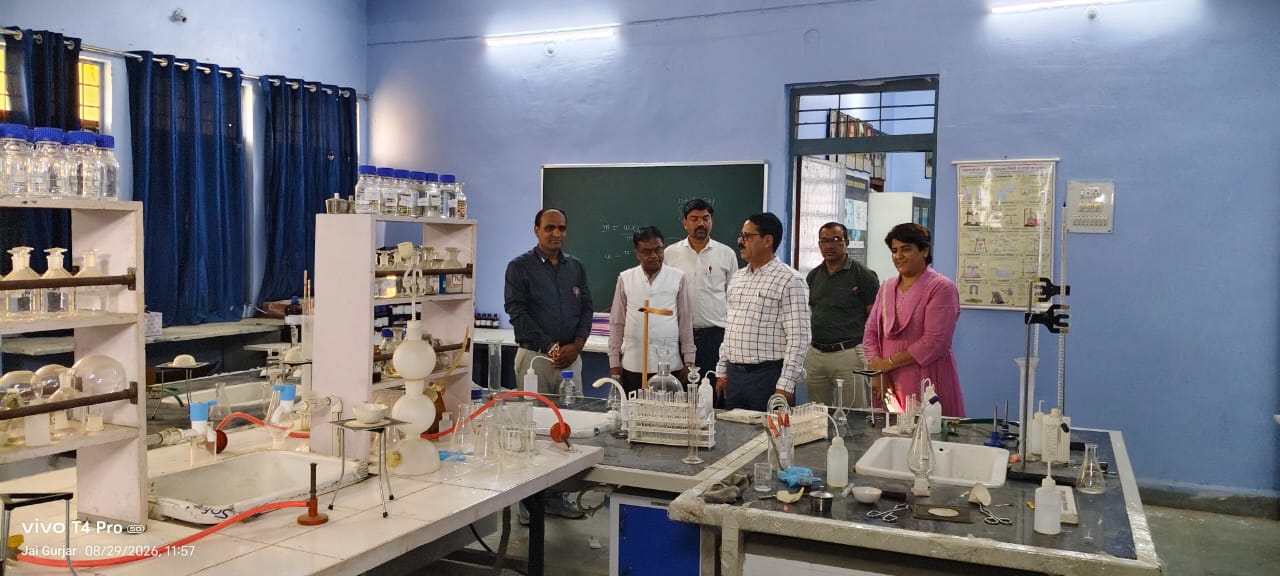 Bhopal : जन विश्वास अभियान के तहत ओएसडी सी.एस. सोलंकी ने मॉडल व एक्सीलेंस स्कूलों का निरीक्षण कर शिक्षा गुणवत्ता सुधार के निर्देश दिए