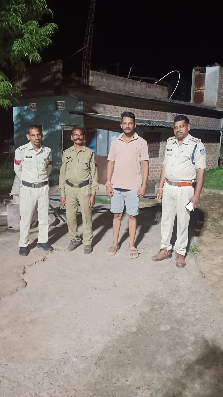 जोबट पुलिस की बड़ी कार्रवाई: लूट के तीन आरोपी गिरफ्तार, ₹40 हजार नकद और दो बाइक जब्त; जैन मंदिर चोरी का आरोपी भी पकड़ाया