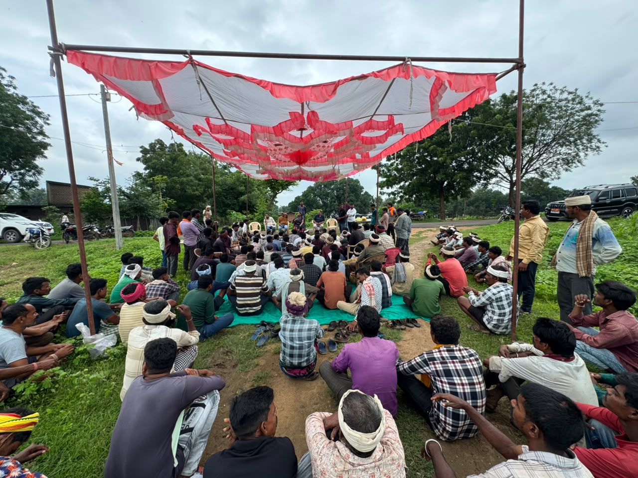 जमीन अधिग्रहण के खिलाफ गांव-गांव पहुंचीं विधायक सेना महेश पटेल, ग्राम सभाओं में ग्रामीणों ने जताया विरोध