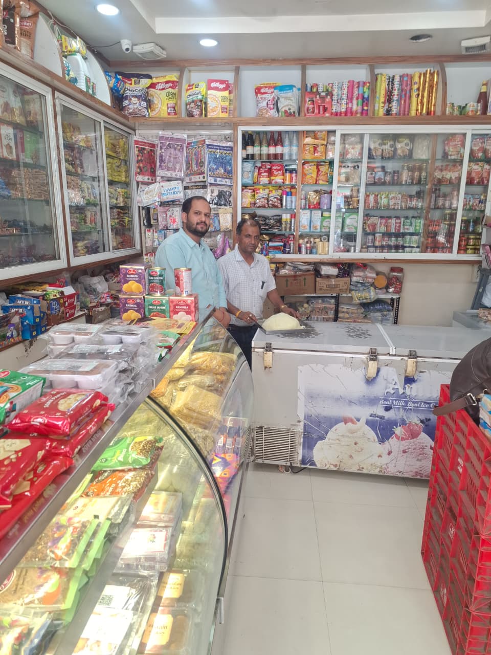 प्रतिबंधित एनालॉग पनीर की बिक्री की सूचना पर खाद्य विभाग की कार्रवाई, दो प्रतिष्ठानों से दूध-पनीर, मावा और घी के नमूने लिए