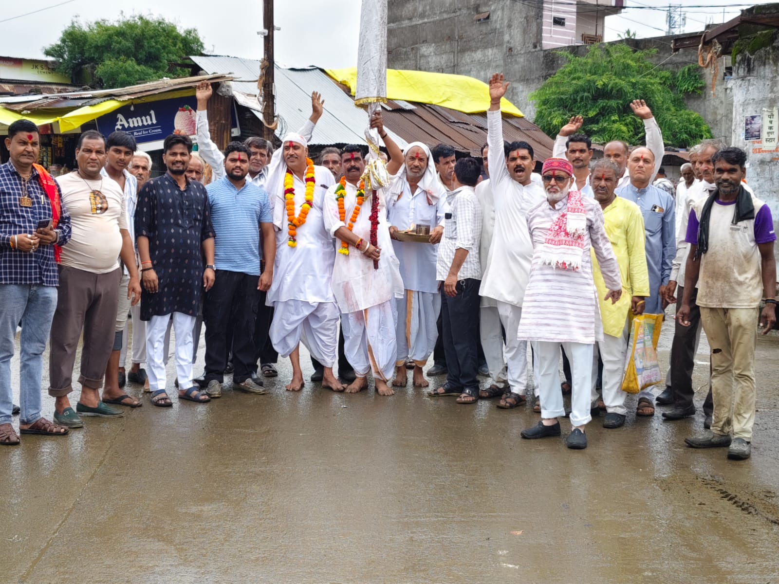 संत सिंगाजी महाराज की निशान छड़ी यात्रा में उमड़ा आस्था का सैलाब, 40 गांवों की कीर्तन मंडलियों ने रातभर गाए निर्गुणी भजन