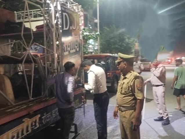 Ratlam में तेज आवाज में DJ बजाना पड़ा भारी, 8 संचालकों पर FIR; दो वाहनों पर ₹30 हजार जुर्माना