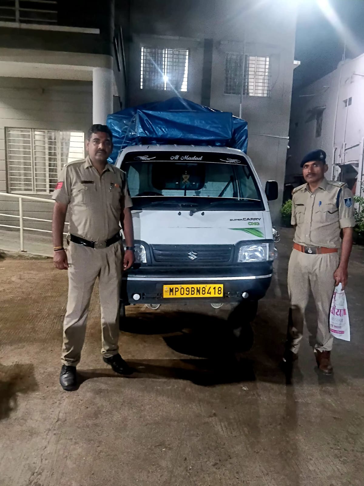 इंदौर की तिलक नगर पुलिस से मिली सूचना पर मनावर पुलिस की त्वरित कार्रवाई, आरोपी को वाहन और लोड माल सहित पकड़ा