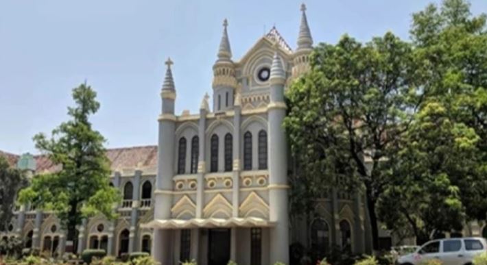 MP हाई कोर्ट का अहम फैसला: 15 साल की नौकरी का दावा फिर भी नहीं मिला स्थाई कर्मी का दर्जा, सीधी कॉलेज के 11 कर्मचारियों का आदेश निरस्त