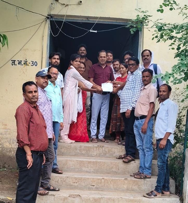केसली में पटवारियों की अनिश्चितकालीन ‘कलम बंद’ हड़ताल शुरू, 5 सूत्रीय मांगों को लेकर तहसीलदार को सौंपा ज्ञापन