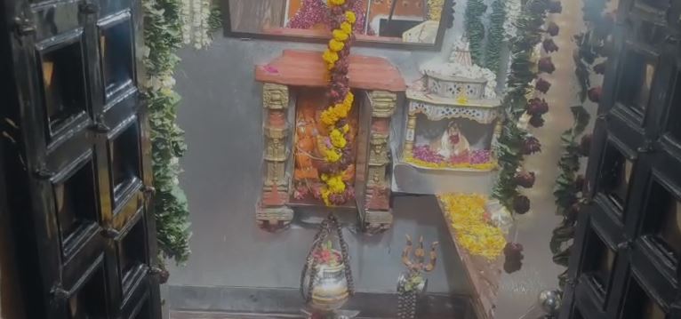 मनावर में विशेष कन्या भोज का आयोजन, श्रद्धा के साथ कन्याओं को कराया भोजन