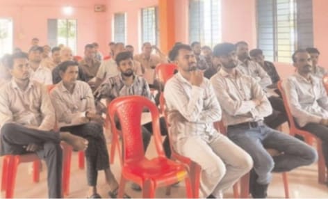 Agriculture experts and progressive farmers attend a two-day oilseed farming training programme under the National Mission on Edible Oils (NMEO-OS) in Mau village, Sarangpur, Madhya Pradesh.