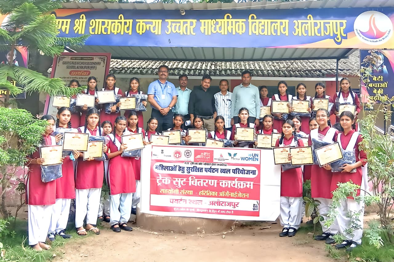 आलीराजपुर में 60 दिवसीय आत्मरक्षा प्रशिक्षण का समापन, बालिकाओं को ट्रैकसूट और प्रमाण पत्र वितरित