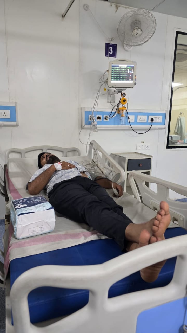 जिला अस्पताल में कलेक्टर का औचक निरीक्षण, लापरवाही पर दो कर्मचारियों के निलंबन के निर्देश