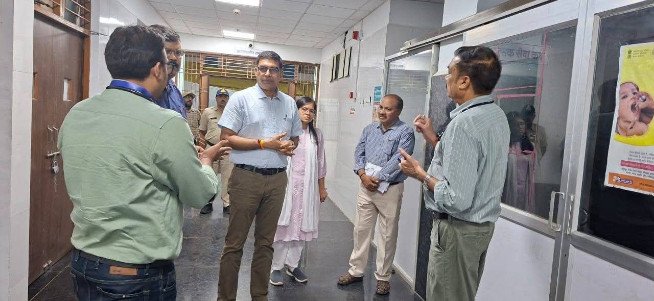 कलेक्टर रत्नाकर झा का जिला चिकित्सालय अनूपपुर में आकस्मिक निरीक्षण, स्वास्थ्य सेवाओं और व्यवस्थाओं का लिया जायजा