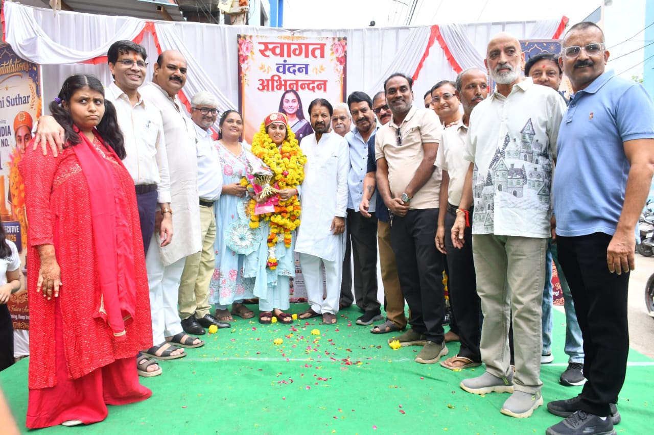 सीएस परीक्षा में देश में प्रथम आकर विधी सुथार ने बढ़ाया नागदा का गौरव, ननिहाल पहुंचने पर हुआ भव्य स्वागत