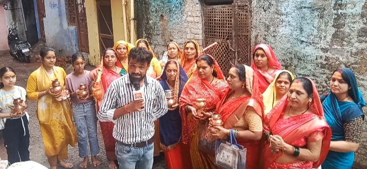 सिलवानी में शिव भक्ति का अनूठा संगम, पुरुषों के साथ महिलाओं ने भी निकाली कावड़ यात्रा
