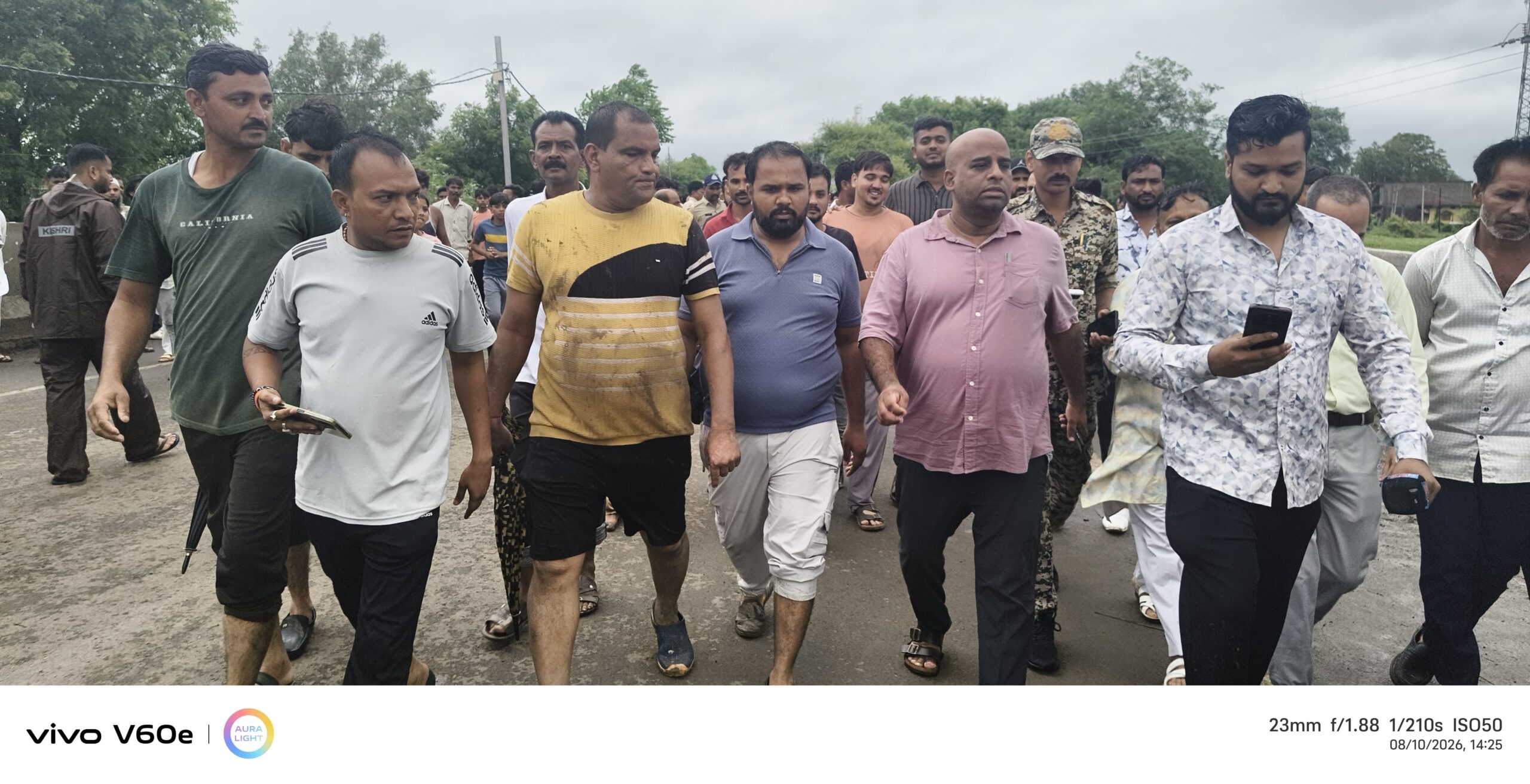 ₹65 करोड़ की मऊ–तलेन सड़क के निर्माण पर उठे सवाल, लापरवाही के आरोपों को लेकर SDOP को सौंपा आवेदन
