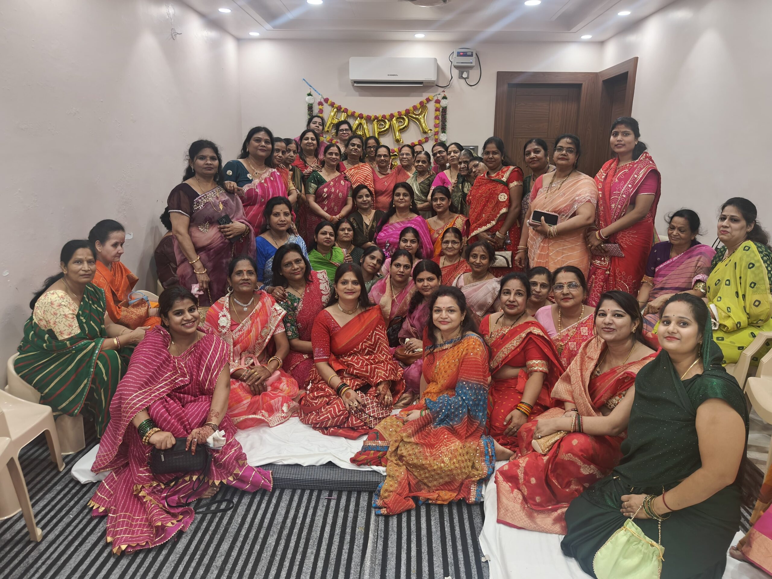 महिला मंडल एवं जैन मिलन महिला ने उत्साह से मनाई हरियाली तीज, मल्हार गीतों पर महिलाओं ने किया सामूहिक नृत्य