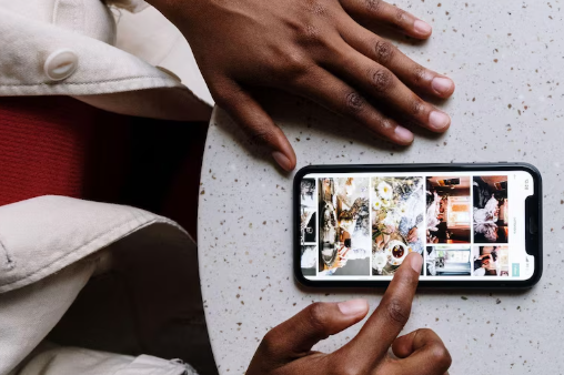 Tips for viewing Instagram Stories anonymously, including Airplane Mode, Half-Swipe and privacy precautions