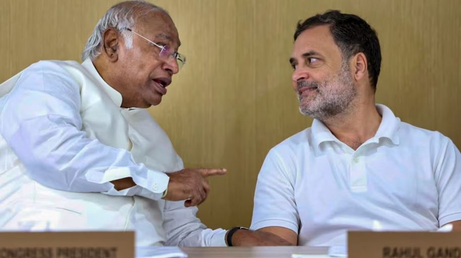 वंदे मातरम् पर कांग्रेस का बड़ा फैसला: कार्यक्रमों में गाए जाएंगे शुरुआती दो पद, CWC में 1937 के रुख पर मुहर
