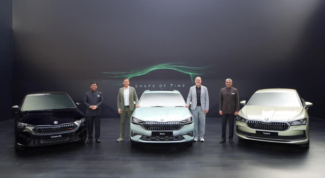 Skoda New Slavia: नई स्कोडा स्लाविया से उठा पर्दा, 8-स्पीड ऑटोमैटिक और रियर सीट मसाज जैसे फीचर्स; Octavia RS-Superb की भी भारत वापसी