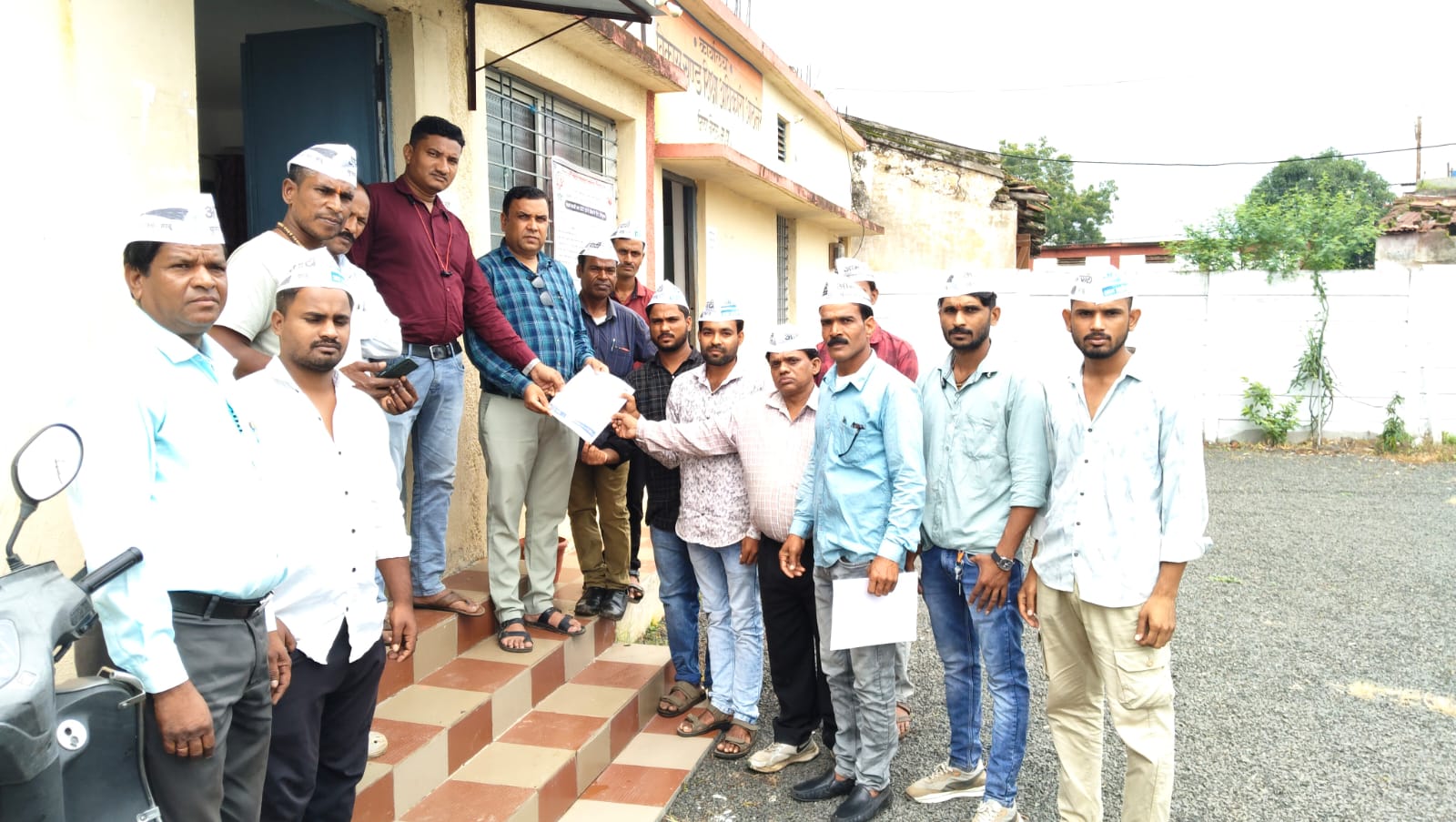 AAP district office bearers and workers submitting a memorandum to the Block Education Officer in Athner over school building damage and basic facility issues in Mani village