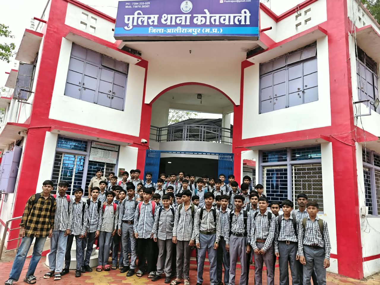 अलीराजपुर में ‘जन सुरक्षा युवा सृजन संवाद’ कार्यक्रम, छात्राओं को कानून, साइबर सुरक्षा और बाल अधिकारों की दी जानकारी