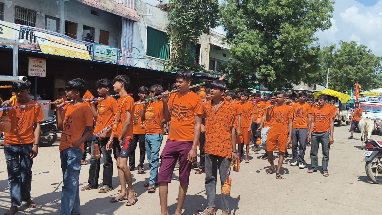 बोल बम और हर-हर महादेव के जयघोष के साथ बुढ़नपुर से उज्जैन रवाना हुई कावड़ यात्रा, पैदल पहुंचकर बाबा महाकाल का करेंगे जलाभिषेक