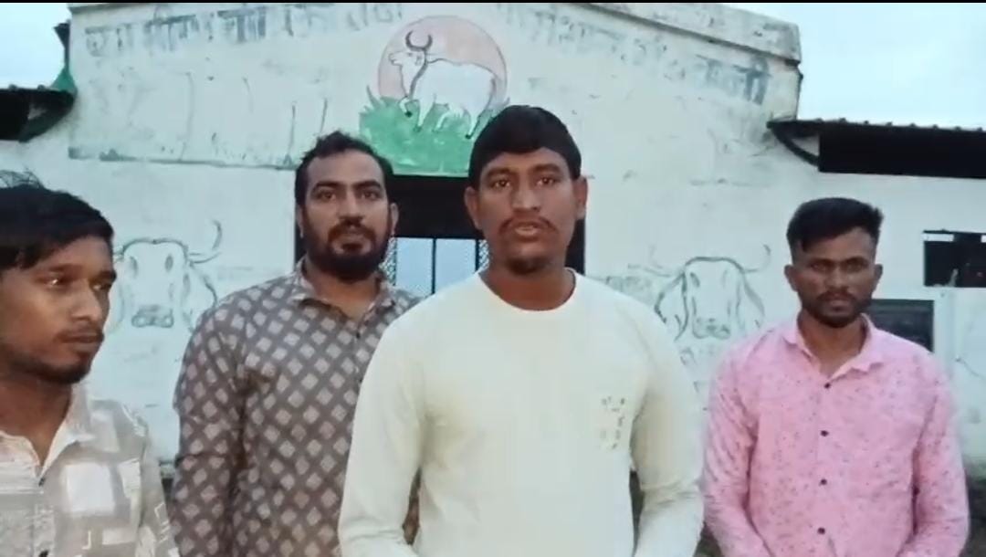 काबरवा गौशाला में बदहाल व्यवस्थाओं का खुलासा: शिवसेना ने मौके पर पहुंचकर किया निरीक्षण, बीमार व घायल गौवंश को लेकर प्रशासन से जांच और तत्काल कार्रवाई की मांग