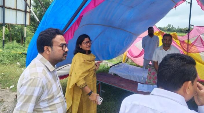 ग्वालियर में अवैध खनन पर प्रशासन सख्त, कलेक्टर रुचिका चौहान ने बिलौआ चेक पोस्ट का किया औचक निरीक्षण