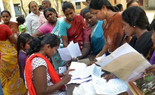 Ration Card Rules: राशन कार्ड घर भूल गए तो भी मिल सकता है राशन, आधार से ऐसे होगा वेरिफिकेशन