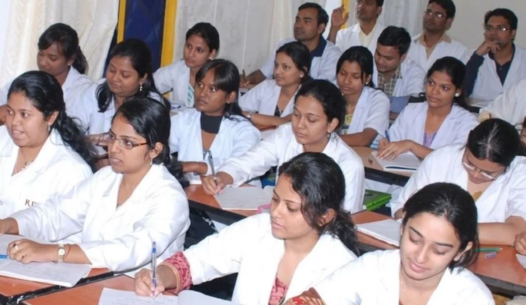 MP Nursing College Scam: CBI जांच में ‘ग्रीन चेक’ वाले कॉलेजों के छात्र दे सकेंगे परीक्षा, सुप्रीम कोर्ट ने हाईकोर्ट जाने की दी सलाह