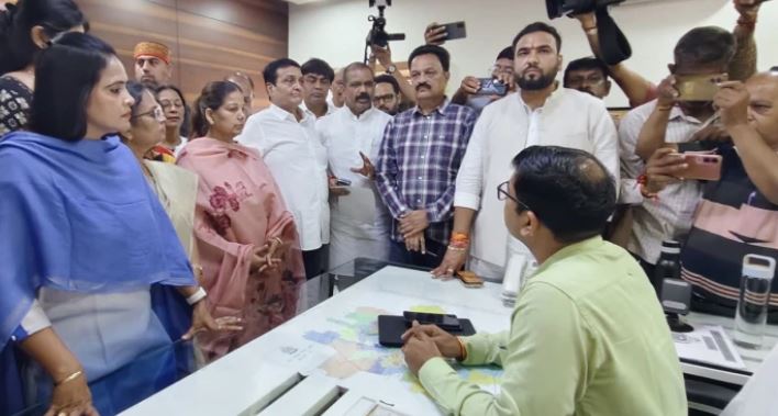 राहुल गांधी का 12 सितंबर को इंदौर दौरा: ‘छात्रों की गूंज’ कार्यक्रम में युवाओं से करेंगे संवाद, अनुमति के लिए नगर निगम पहुंचे कांग्रेस नेता