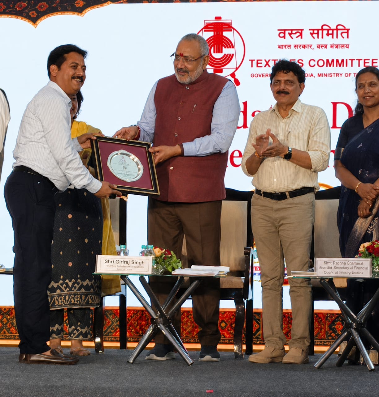मुंबई में पवन कुशवाह और अर्पित खंडेलवाल सम्मानित, मनावर की दो जिनिंग इकाइयों को मिली फाइव स्टार रैंकिंग