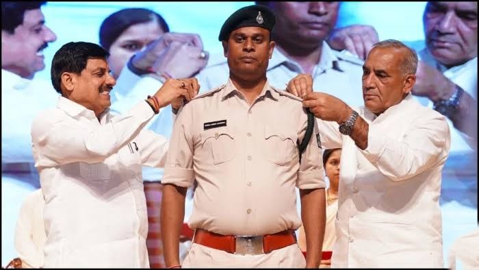 MP में 4506 वनकर्मियों को बड़ी सौगात, CM मोहन यादव ने लगाए स्टार; अब रिक्त पदों पर होगी भर्ती