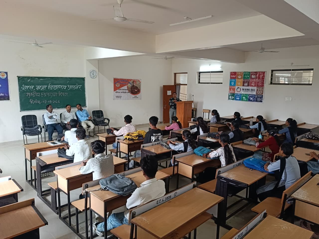 शासकीय महाविद्यालय आठनेर में राष्ट्रीय हथकरघा दिवस मनाया गया, विद्यार्थियों को स्वरोजगार और करियर के अवसरों की दी जानकारी