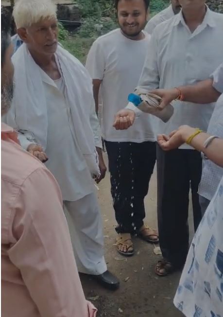 दूध के दाम बढ़ाने की मांग को लेकर उत्पादकों की हड़ताल, शहर में दूध नहीं लाने का लिया संकल्प