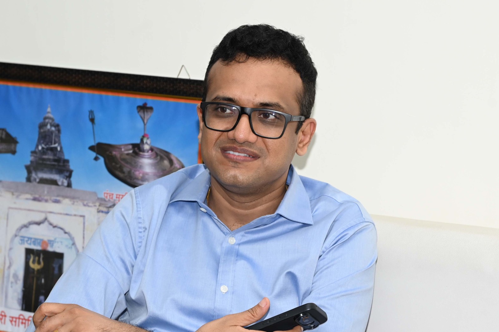 रतलाम के नवागत कलेक्टर अजय कटेसरिया ने पदभार ग्रहण के बाद किए मां कालिका माता के दर्शन, जिले की सुख-समृद्धि और विकास की कामना की