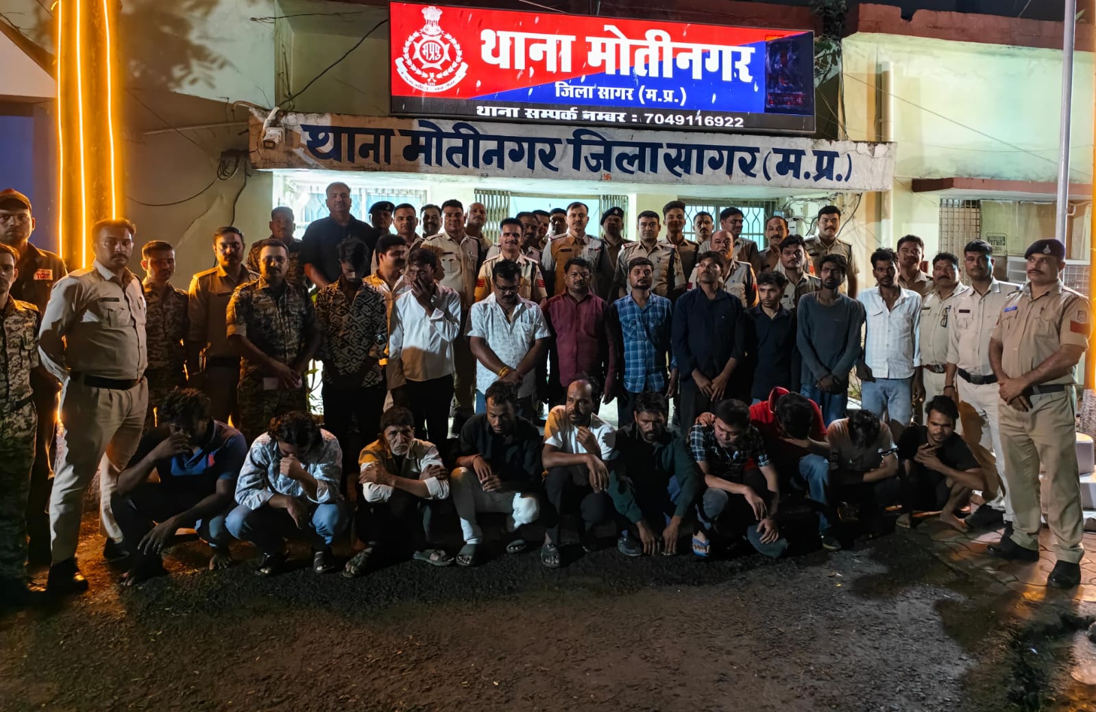 सागर में अपराधियों पर पुलिस का बड़ा प्रहार, रातभर चली कॉम्बिंग गश्त; 700 से अधिक पुलिसकर्मी मैदान में उतरे