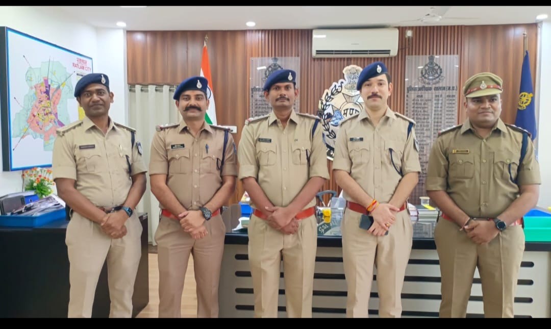 रतलाम पुलिस के 3 अफसरों को मिली बड़ी जिम्मेदारी, SP अमित सिंह ने कंधों पर लगाए स्टार