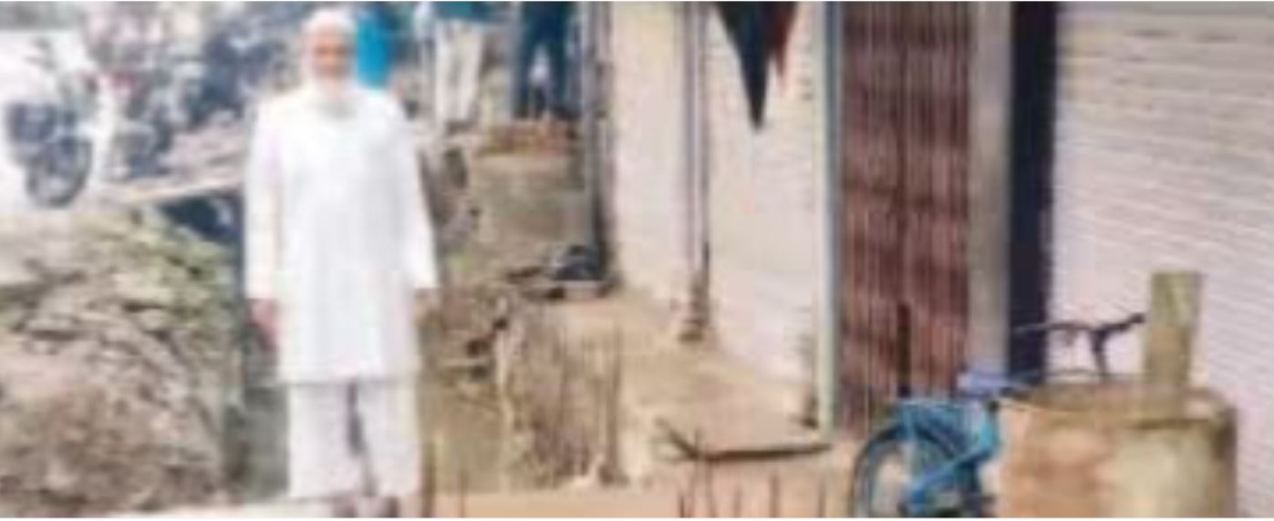 विवाद में अटका नाली निर्माण, एक माह से अधूरी खुदाई बनी रहवासियों के लिए आफत