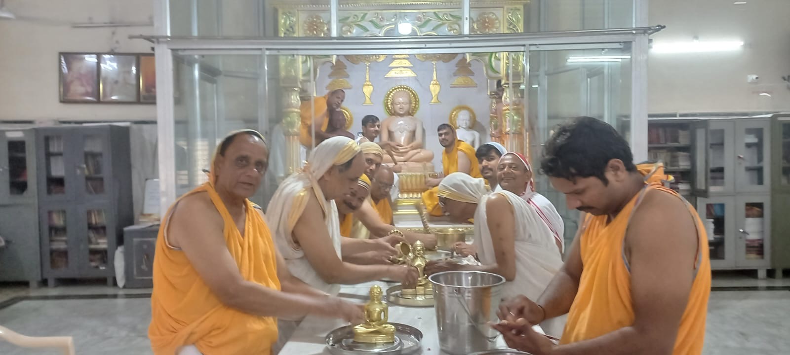 दस लक्षण पर्व से पहले इंदौर के जिनालयों में विशेष तैयारी, प्रतिमाओं का हुआ मंजन