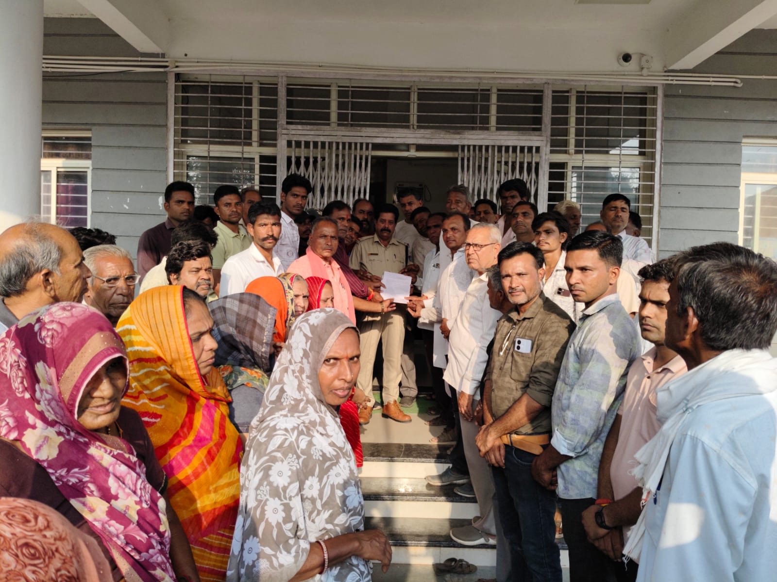 संत कमल किशोर नागर को धमकी के बाद आक्रोश, रतनगढ़ में गौ-भक्तों ने उठाई ये बड़ी मांगें