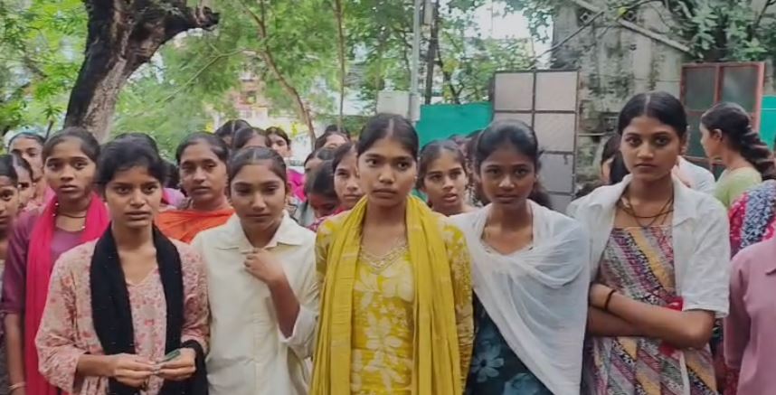 कस्तूरबा छात्रावास की 60-70 छात्राएं पहुंचीं थाने, वार्डन पति पर गंभीर आरोप