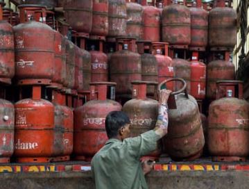 Free LPG Cylinder Scheme 2026: ₹3,000 की सहायता का दावा, आवेदन से पहले जानें पूरी जानकारी