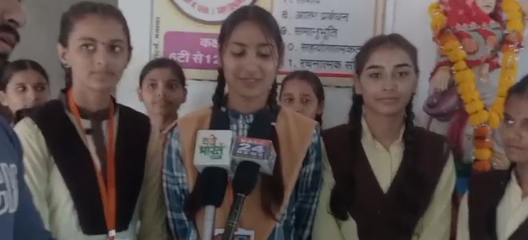 सांदीपनि विद्यालय में शिक्षक दिवस और श्रीकृष्ण जन्माष्टमी की धूम, विद्यार्थियों ने शिक्षकों का किया सम्मान
