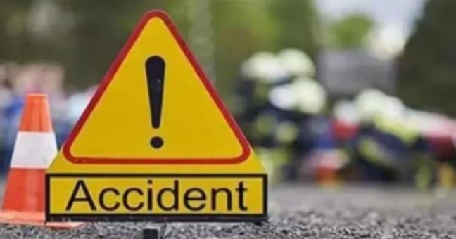 Raisen में दर्दनाक सड़क हादसा: तेज रफ्तार कार पेड़ से टकराई, चार युवकों की मौत, एक गंभीर घायल