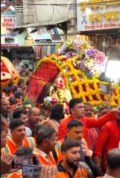 Ujjain : राजसी सवारी में शिवमय हुआ उज्जैन, बाबा महाकाल के दर्शन को उमड़ा श्रद्धालुओं का जनसैलाब