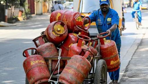 LPG Cylinder Booking: ग्रामीण उपभोक्ताओं को बड़ी राहत, क्या शहरी ग्राहकों के लिए भी घटेगा इंतजार?